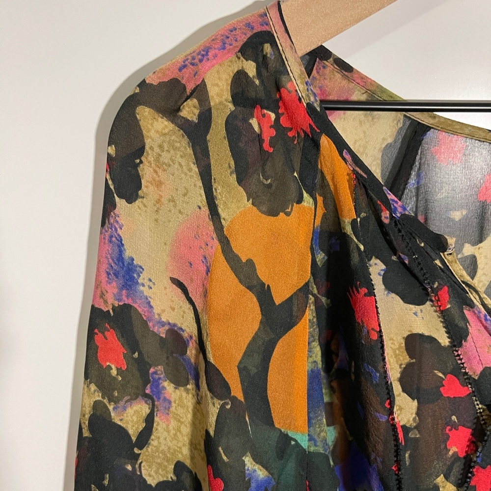 Diane Von Furstenberg Silk Floral 3/4 Sleeve‎ Blouse Size 10 - Picture 2 of 8